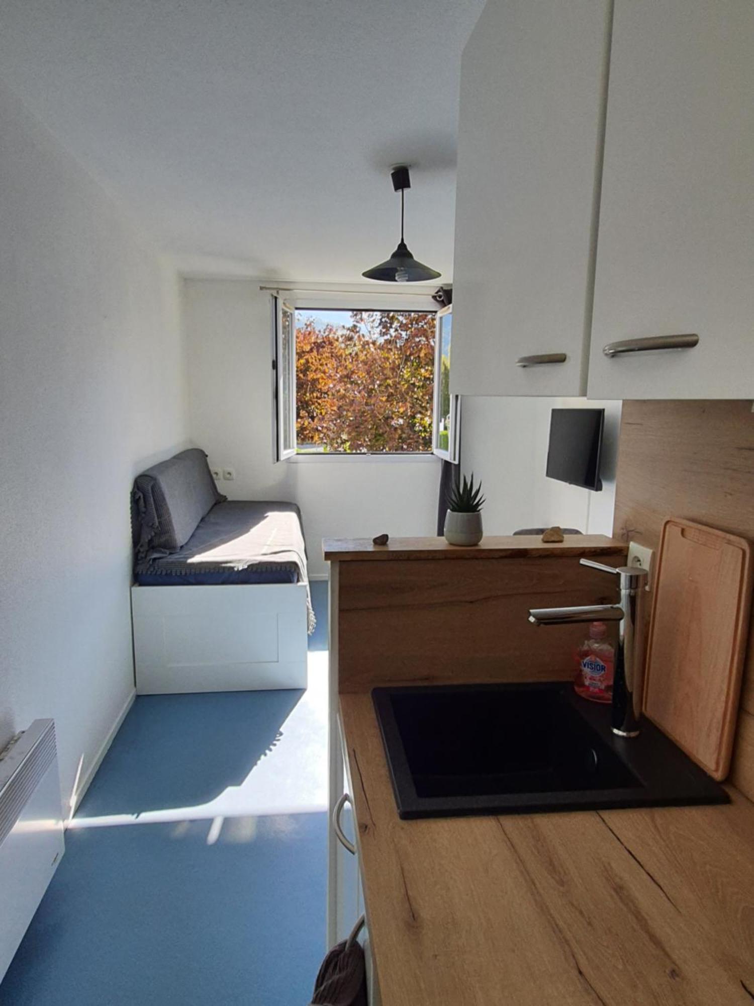 Studio Dans Residence Gauguin Pour Location Courte Duree Et Etudiants Parking Gratuit Gières Rom bilde